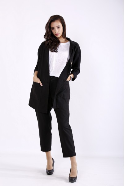 01270-1 | Черный стильный костюм: укороченные брюки и удлиненный пиджак